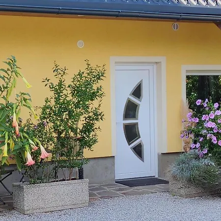 Mini Wellness Studio-near The Airport アパート *