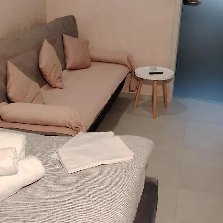 Mini Wellness Studio-near The Airport * Смледник